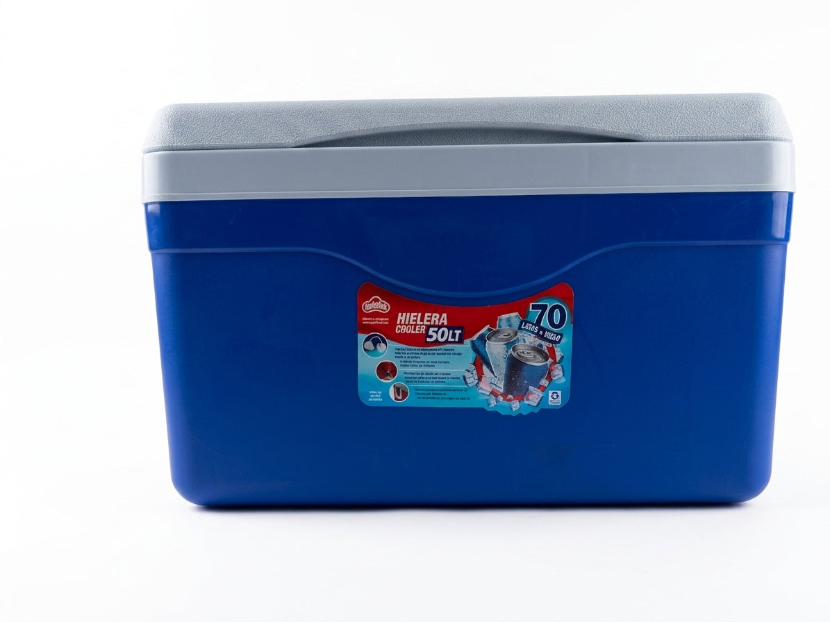 Hielera cooler de 50 litros azul y gris cerrada, con etiqueta del producto