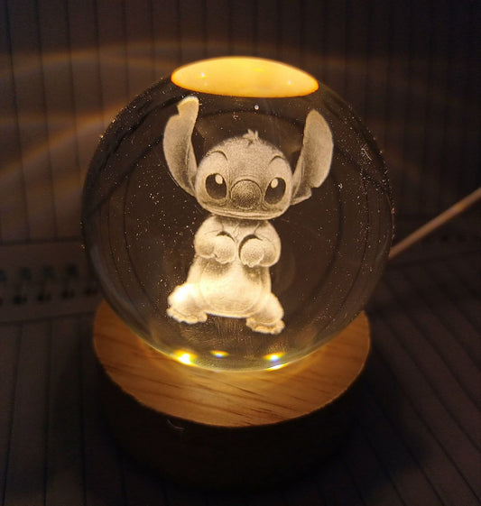Esfera de cristal LED Stitch sentado, encendida