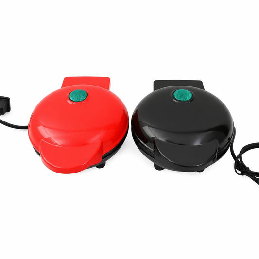 Waflera eléctrica estilo corazón en rojo y negro, fondo blanco